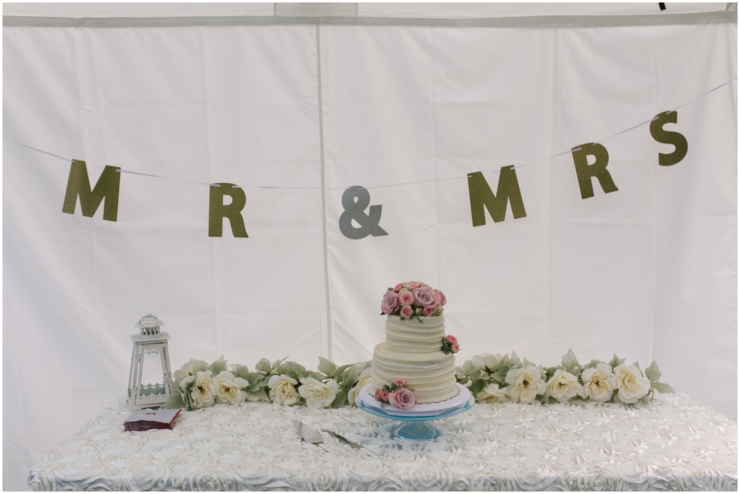 Wedding cake details decorating the tables at a backyard wedding in Calgary